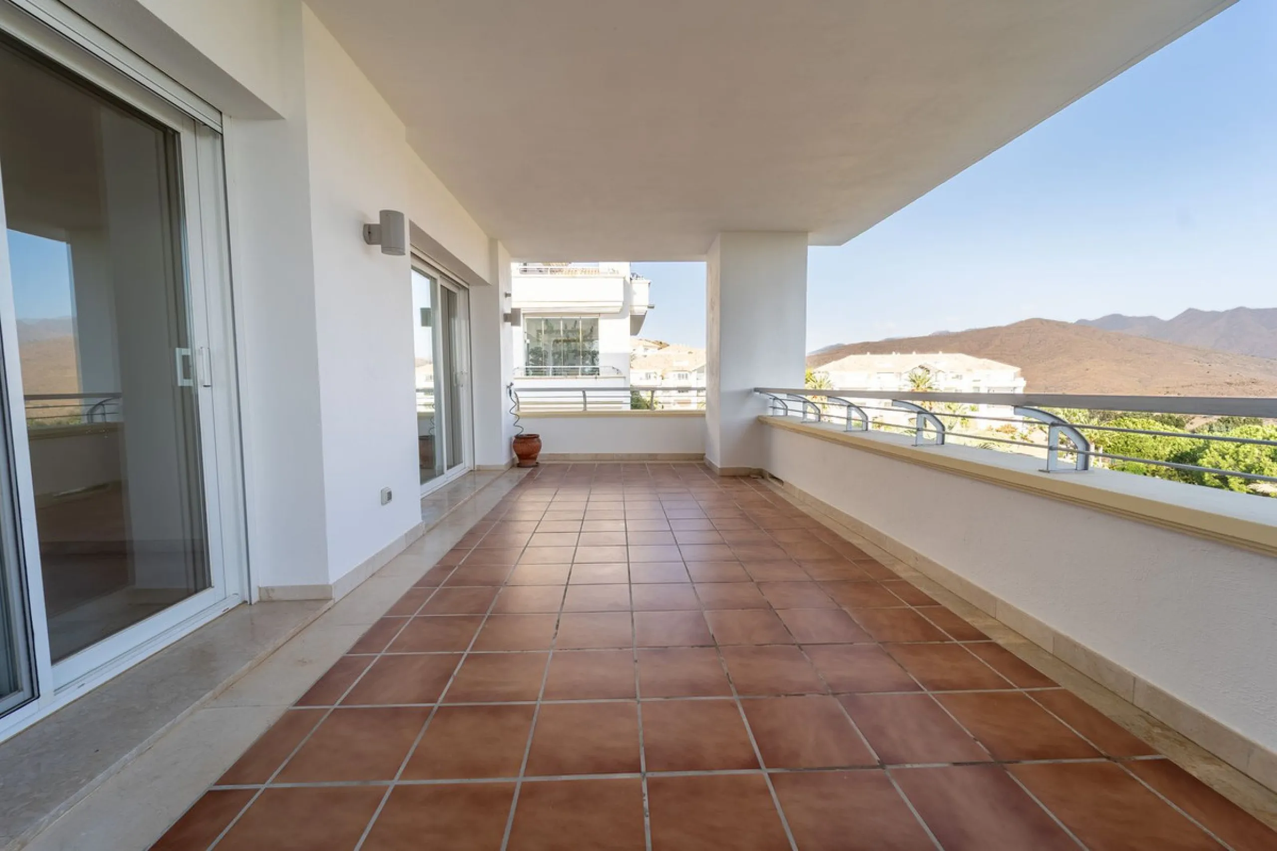 Discover this stunning and exceptionally spacious 3-bedroom, 3-bathroom apartment located in the sought-after area of La Cala Golf. Boasting an elegant and bright living area, the property opens up to a generous terrace with breathtaking views over the Eu