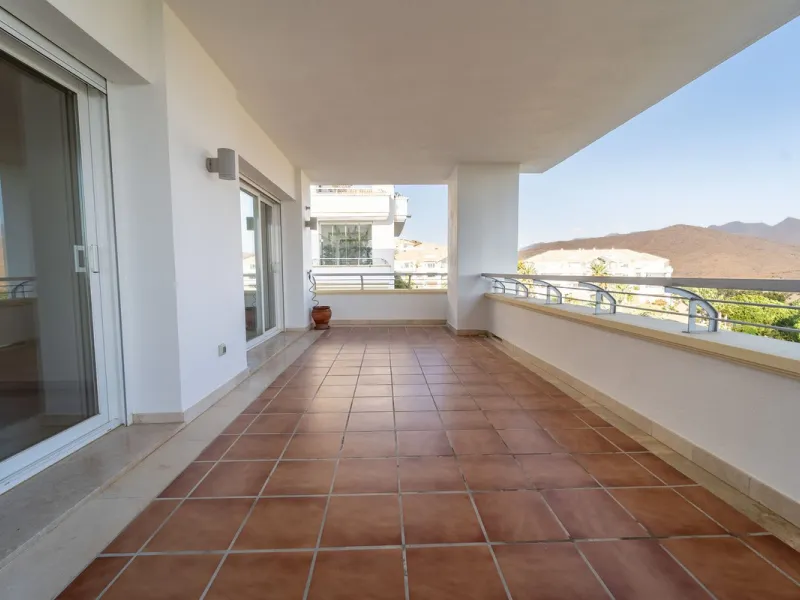 Discover this stunning and exceptionally spacious 3-bedroom, 3-bathroom apartment located in the sought-after area of La Cala Golf. Boasting an elegant and bright living area, the property opens up to a generous terrace with breathtaking views over the Eu