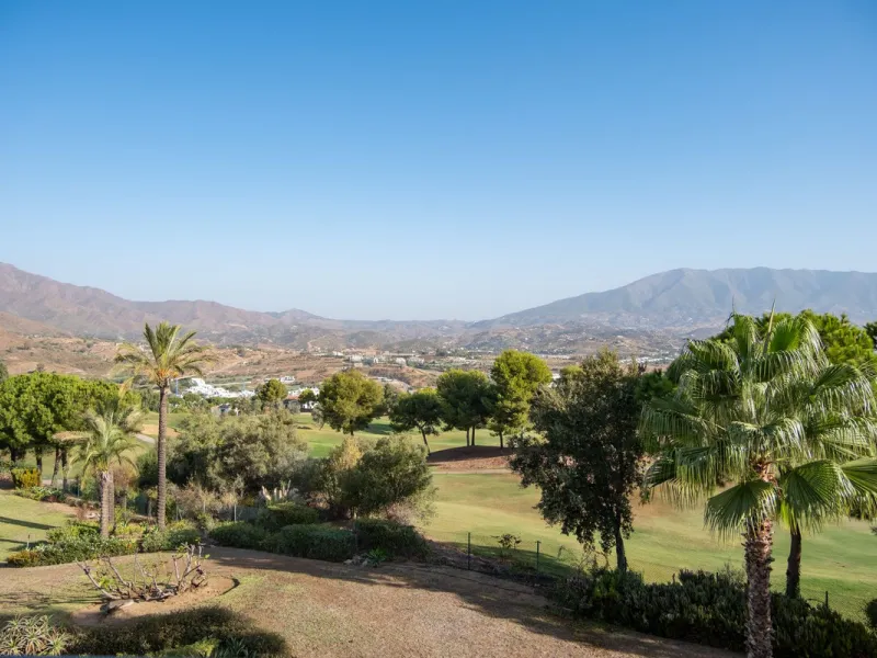 Discover this stunning and exceptionally spacious 3-bedroom, 3-bathroom apartment located in the sought-after area of La Cala Golf. Boasting an elegant and bright living area, the property opens up to a generous terrace with breathtaking views over the Eu