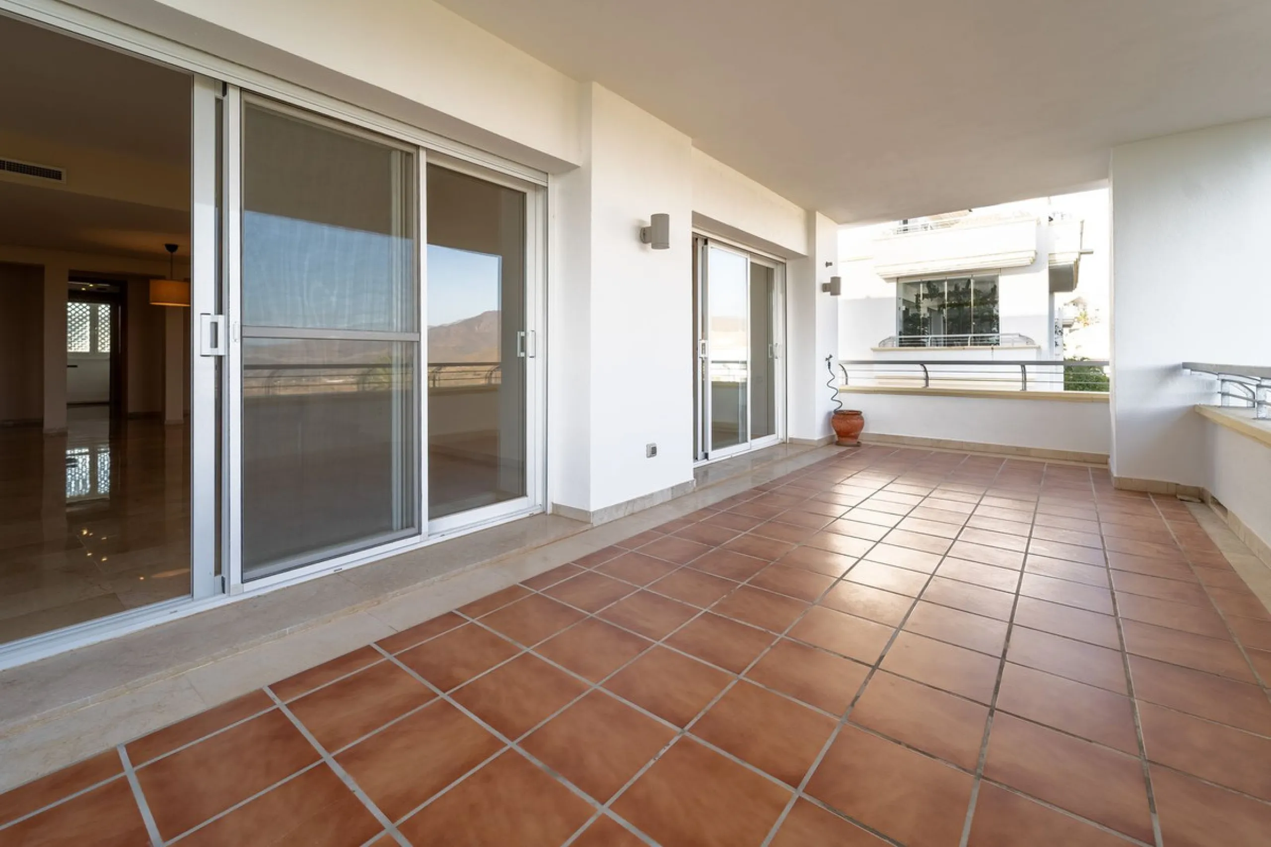 Discover this stunning and exceptionally spacious 3-bedroom, 3-bathroom apartment located in the sought-after area of La Cala Golf. Boasting an elegant and bright living area, the property opens up to a generous terrace with breathtaking views over the Eu