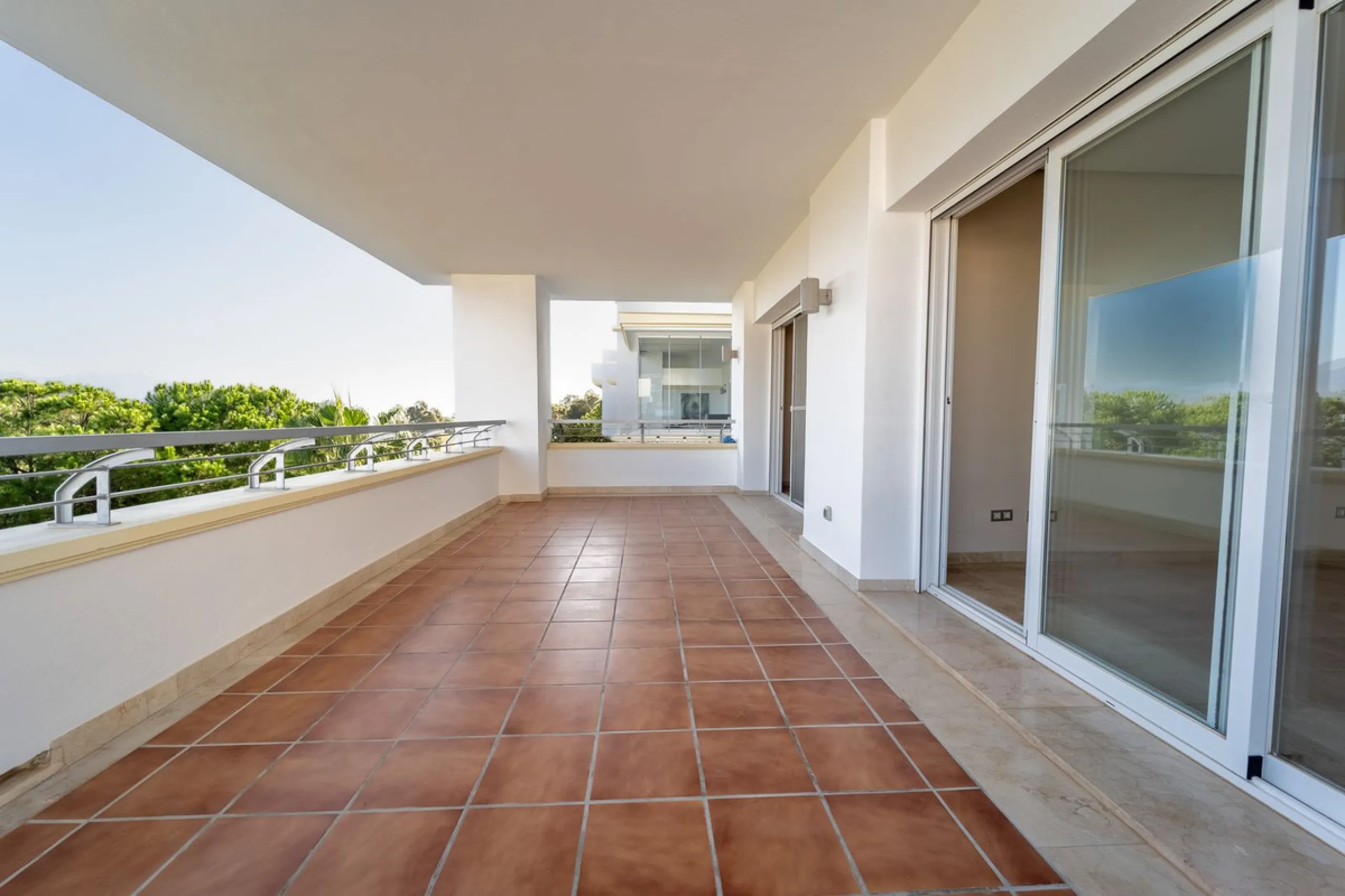 Discover this stunning and exceptionally spacious 3-bedroom, 3-bathroom apartment located in the sought-after area of La Cala Golf. Boasting an elegant and bright living area, the property opens up to a generous terrace with breathtaking views over the Eu