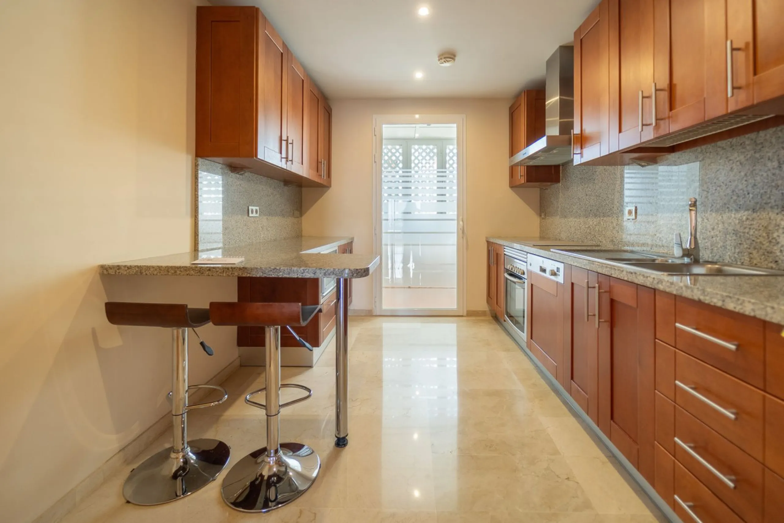 Discover this stunning and exceptionally spacious 3-bedroom, 3-bathroom apartment located in the sought-after area of La Cala Golf. Boasting an elegant and bright living area, the property opens up to a generous terrace with breathtaking views over the Eu