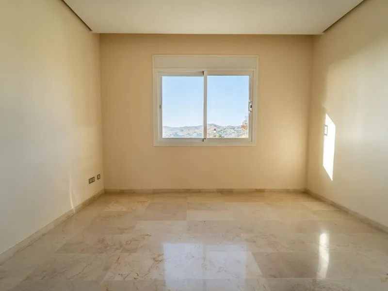 Discover this stunning and exceptionally spacious 3-bedroom, 3-bathroom apartment located in the sought-after area of La Cala Golf. Boasting an elegant and bright living area, the property opens up to a generous terrace with breathtaking views over the Eu