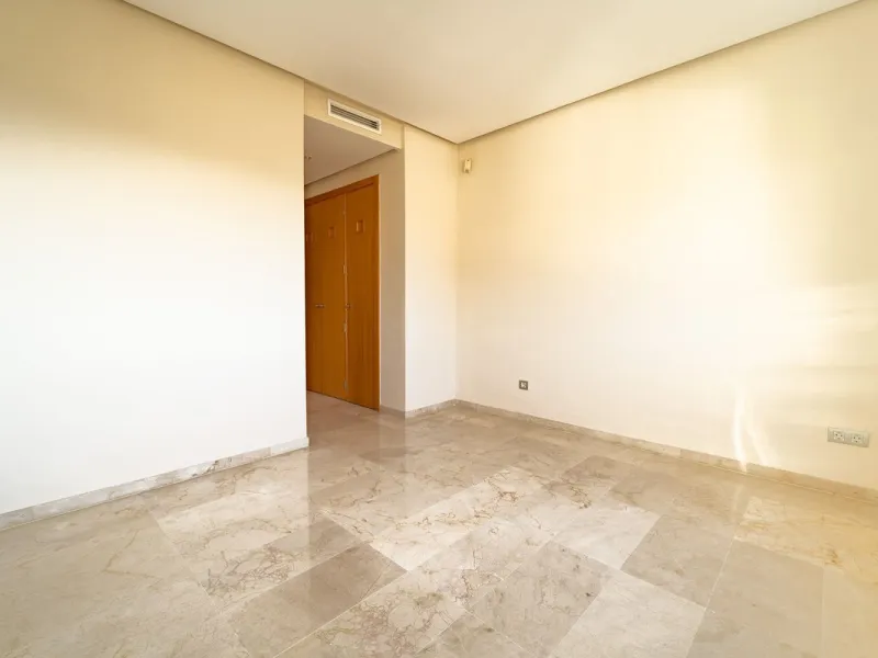 Discover this stunning and exceptionally spacious 3-bedroom, 3-bathroom apartment located in the sought-after area of La Cala Golf. Boasting an elegant and bright living area, the property opens up to a generous terrace with breathtaking views over the Eu