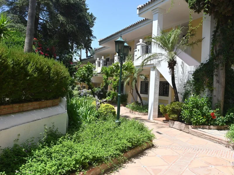 Apartment - Ground Floor Apartment в продаже в Marbella, Málaga. В доме 2 спален и 2 ванных комнат. Площадь дома 96 м²