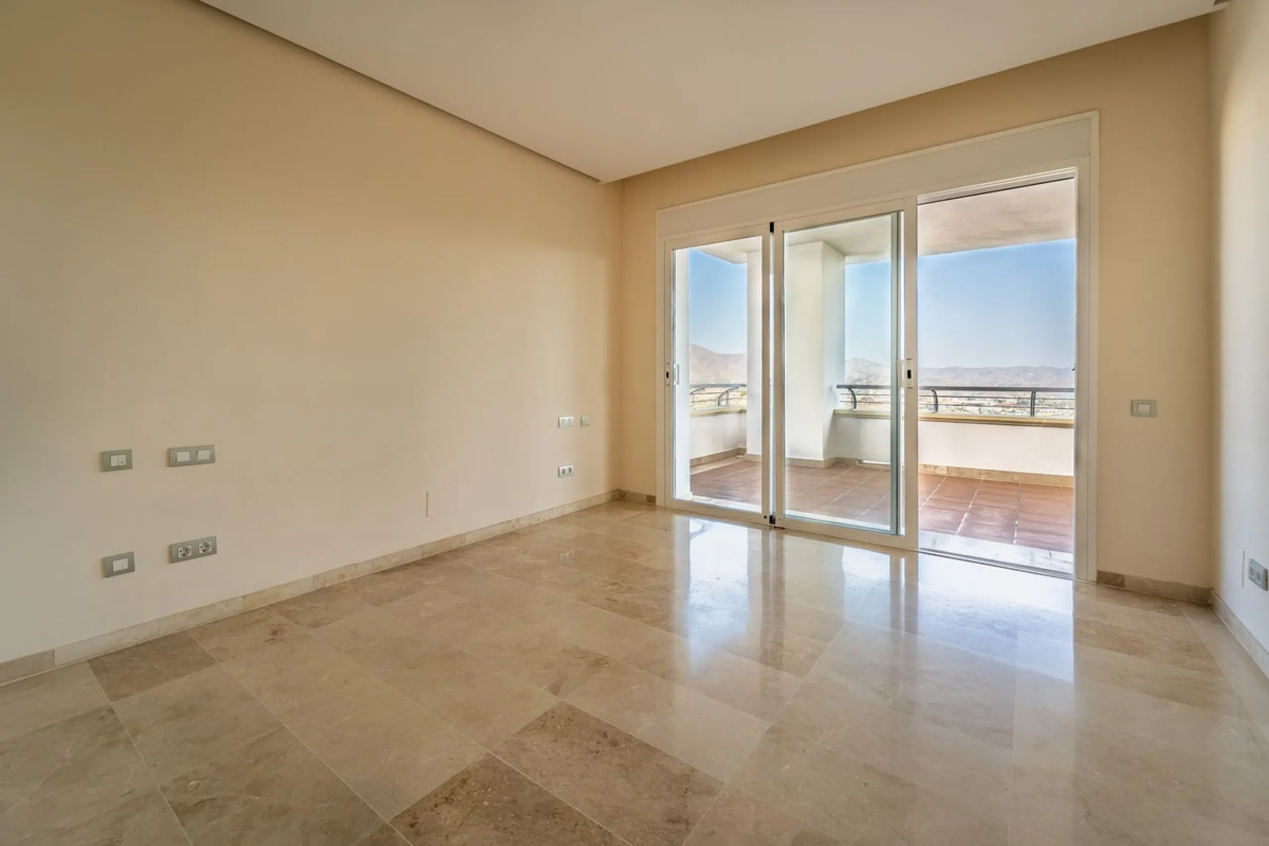 Discover this stunning and exceptionally spacious 3-bedroom, 3-bathroom apartment located in the sought-after area of La Cala Golf. Boasting an elegant and bright living area, the property opens up to a generous terrace with breathtaking views over the Eu