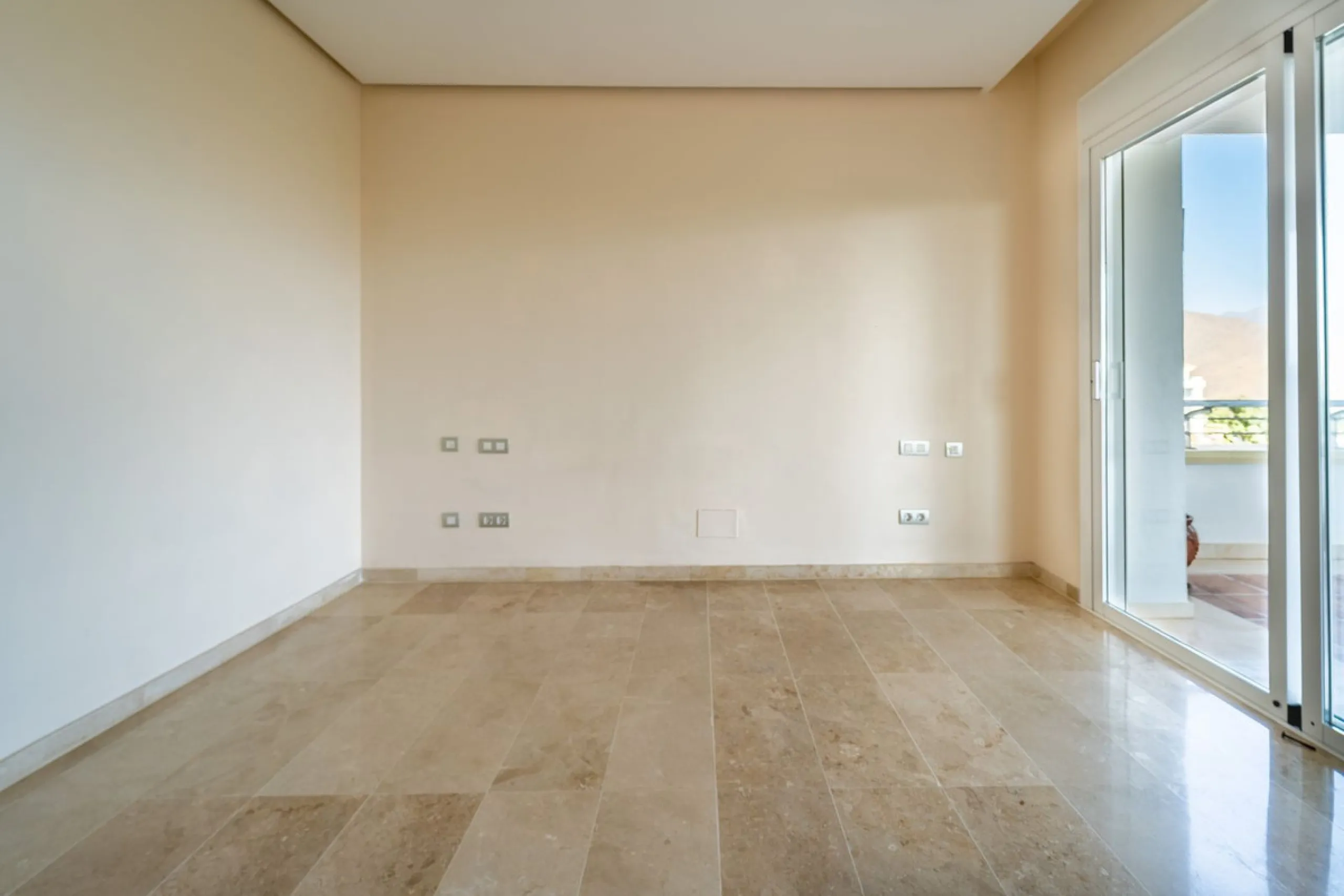Discover this stunning and exceptionally spacious 3-bedroom, 3-bathroom apartment located in the sought-after area of La Cala Golf. Boasting an elegant and bright living area, the property opens up to a generous terrace with breathtaking views over the Eu