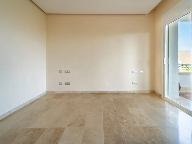 Discover this stunning and exceptionally spacious 3-bedroom, 3-bathroom apartment located in the sought-after area of La Cala Golf. Boasting an elegant and bright living area, the property opens up to a generous terrace with breathtaking views over the Eu