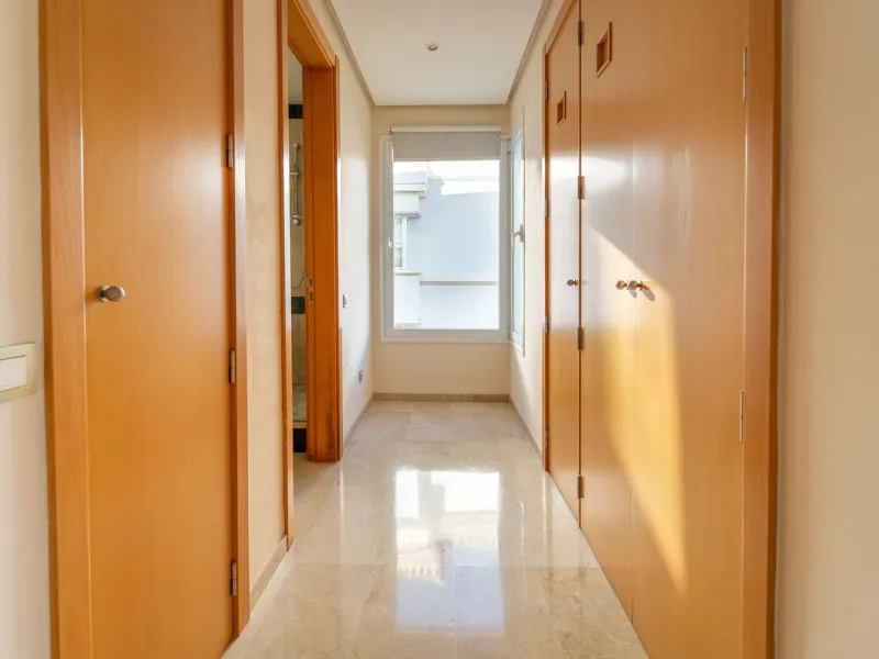 Discover this stunning and exceptionally spacious 3-bedroom, 3-bathroom apartment located in the sought-after area of La Cala Golf. Boasting an elegant and bright living area, the property opens up to a generous terrace with breathtaking views over the Eu