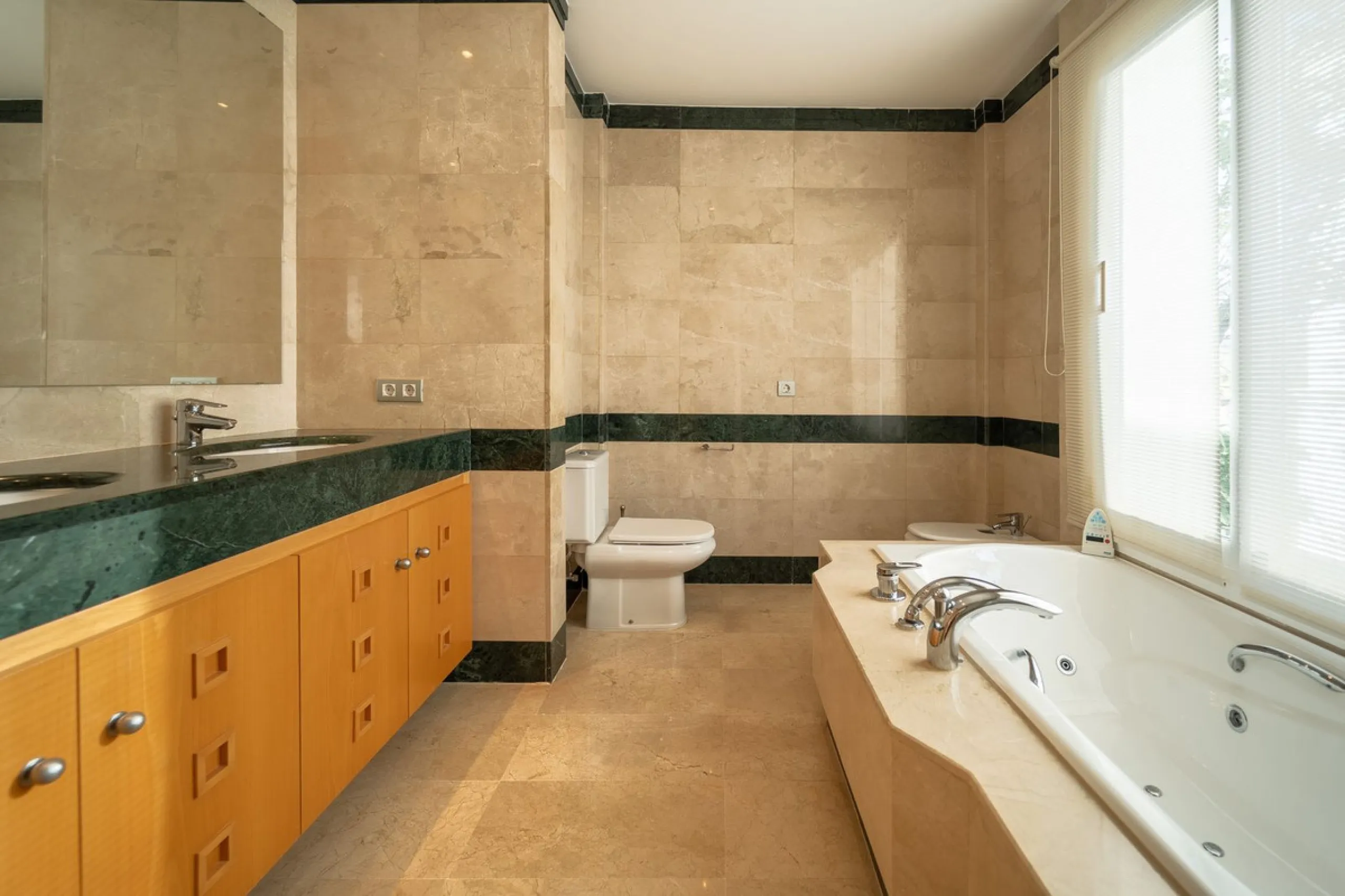 Discover this stunning and exceptionally spacious 3-bedroom, 3-bathroom apartment located in the sought-after area of La Cala Golf. Boasting an elegant and bright living area, the property opens up to a generous terrace with breathtaking views over the Eu