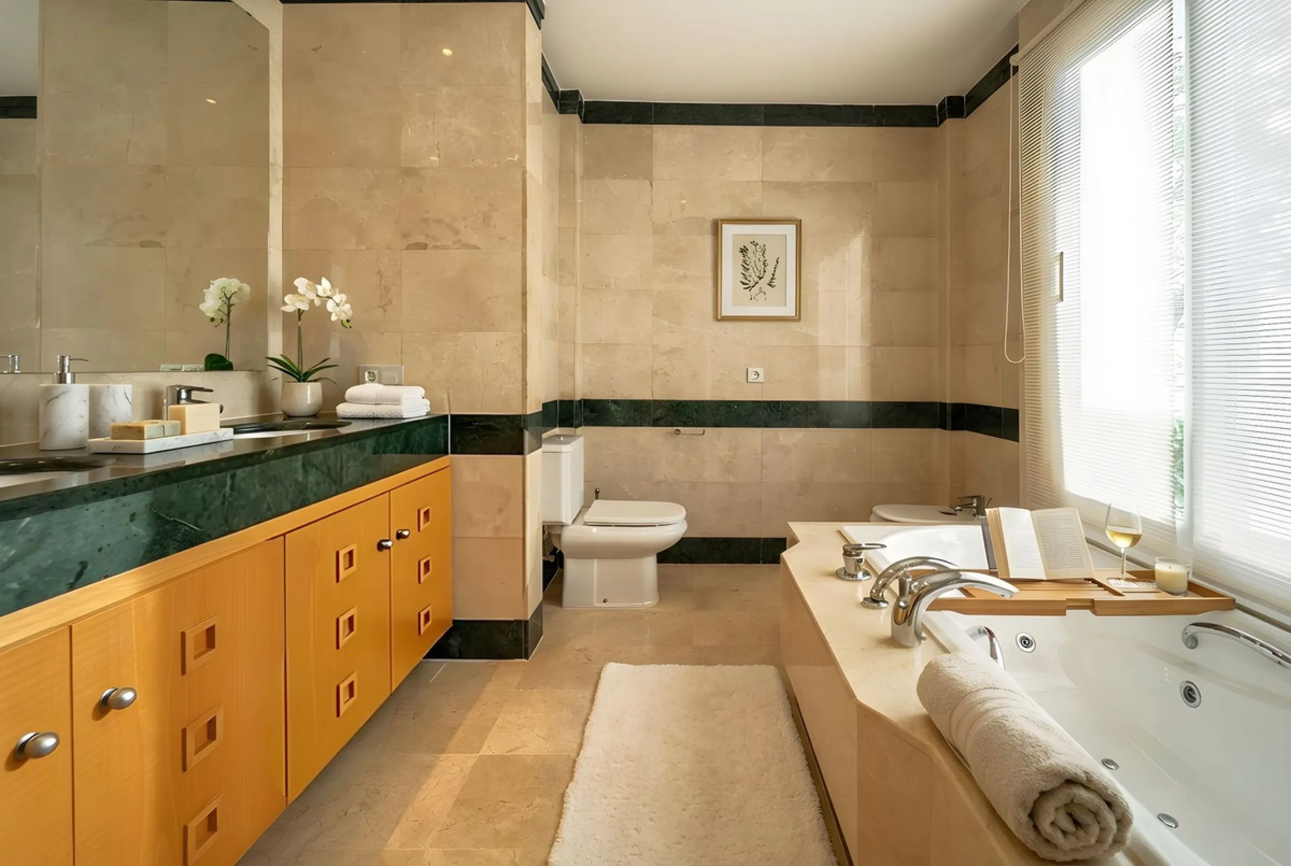 Discover this stunning and exceptionally spacious 3-bedroom, 3-bathroom apartment located in the sought-after area of La Cala Golf. Boasting an elegant and bright living area, the property opens up to a generous terrace with breathtaking views over the Eu