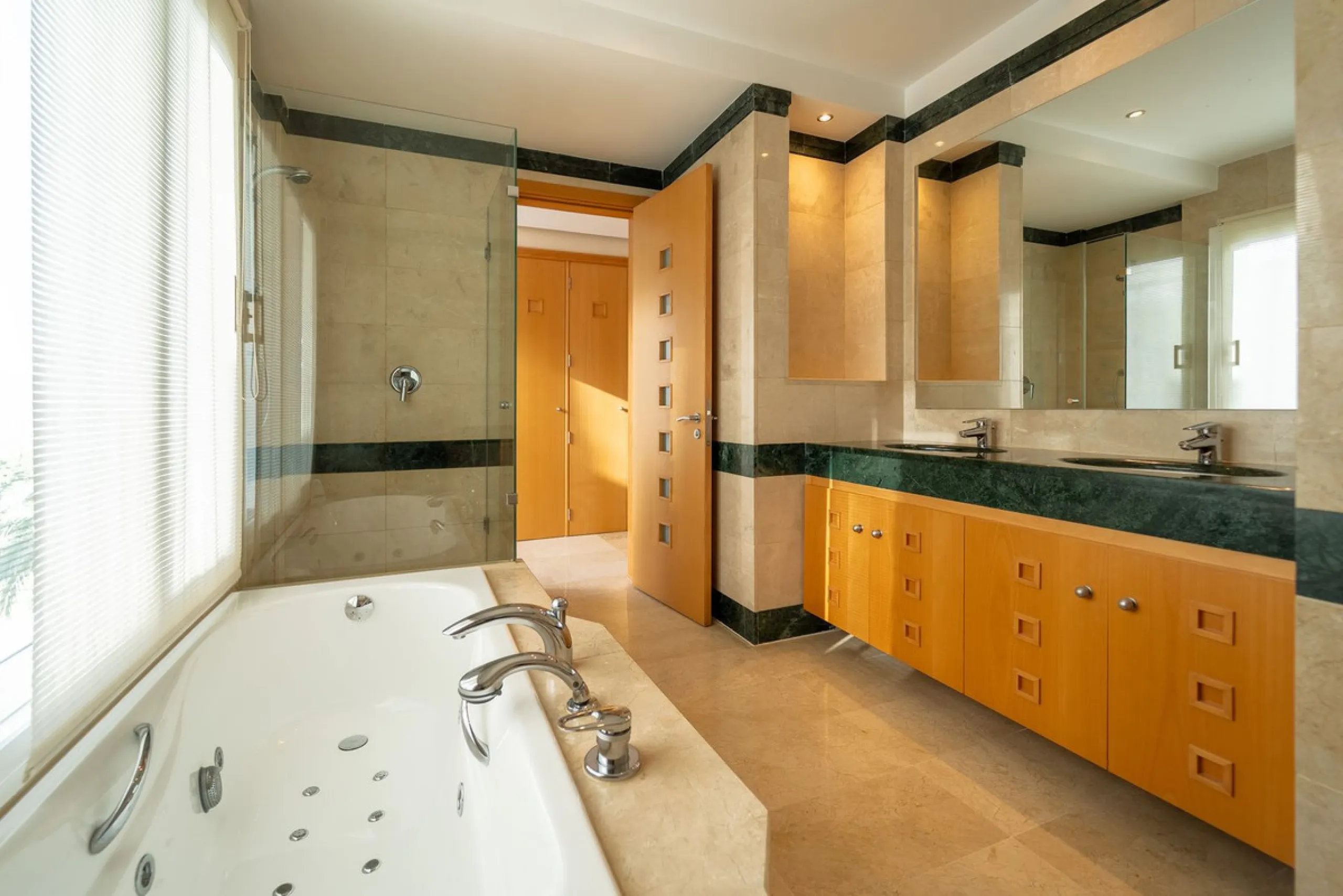 Discover this stunning and exceptionally spacious 3-bedroom, 3-bathroom apartment located in the sought-after area of La Cala Golf. Boasting an elegant and bright living area, the property opens up to a generous terrace with breathtaking views over the Eu