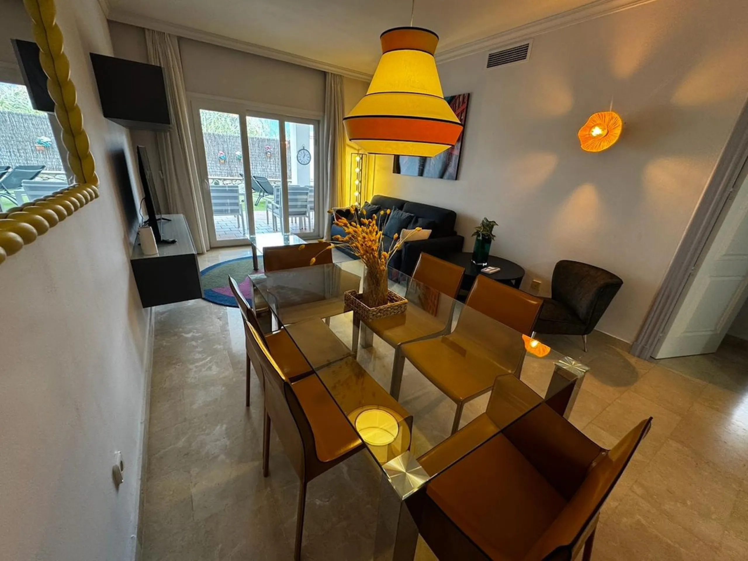 Apartment - Ground Floor Apartment в продаже в Marbella, Málaga. В доме 2 спален и 2 ванных комнат. Площадь дома 96 м²