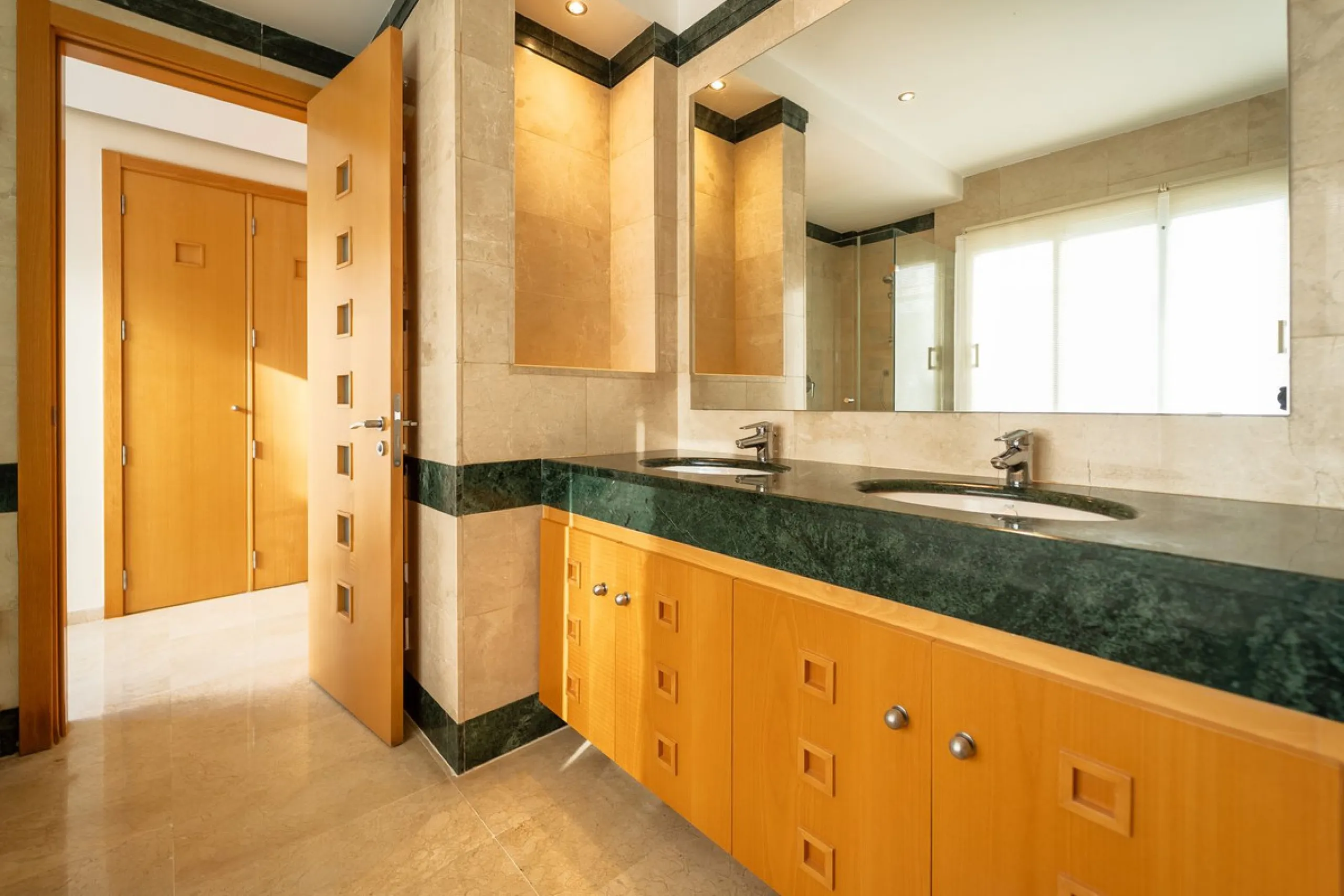 Discover this stunning and exceptionally spacious 3-bedroom, 3-bathroom apartment located in the sought-after area of La Cala Golf. Boasting an elegant and bright living area, the property opens up to a generous terrace with breathtaking views over the Eu