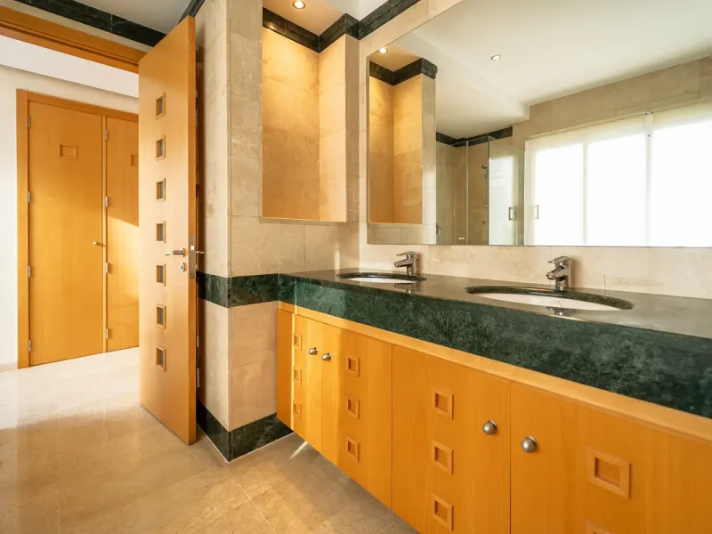 Discover this stunning and exceptionally spacious 3-bedroom, 3-bathroom apartment located in the sought-after area of La Cala Golf. Boasting an elegant and bright living area, the property opens up to a generous terrace with breathtaking views over the Eu