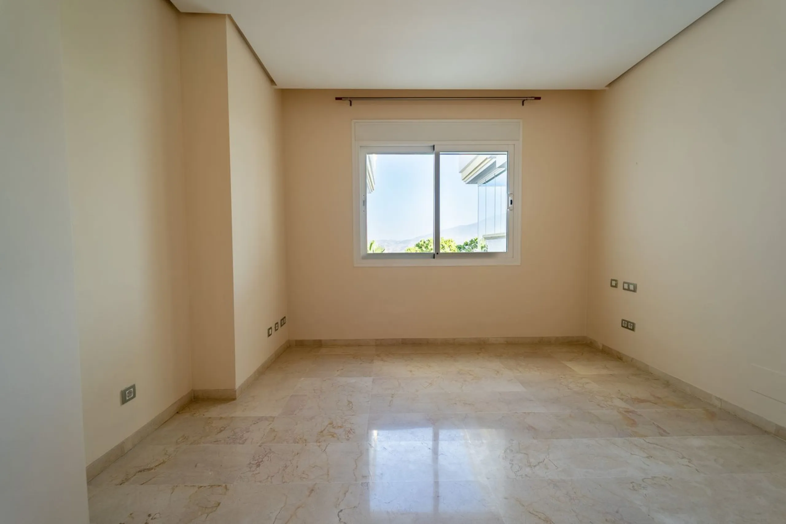 Discover this stunning and exceptionally spacious 3-bedroom, 3-bathroom apartment located in the sought-after area of La Cala Golf. Boasting an elegant and bright living area, the property opens up to a generous terrace with breathtaking views over the Eu