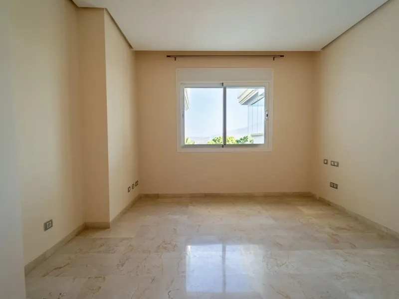 Discover this stunning and exceptionally spacious 3-bedroom, 3-bathroom apartment located in the sought-after area of La Cala Golf. Boasting an elegant and bright living area, the property opens up to a generous terrace with breathtaking views over the Eu