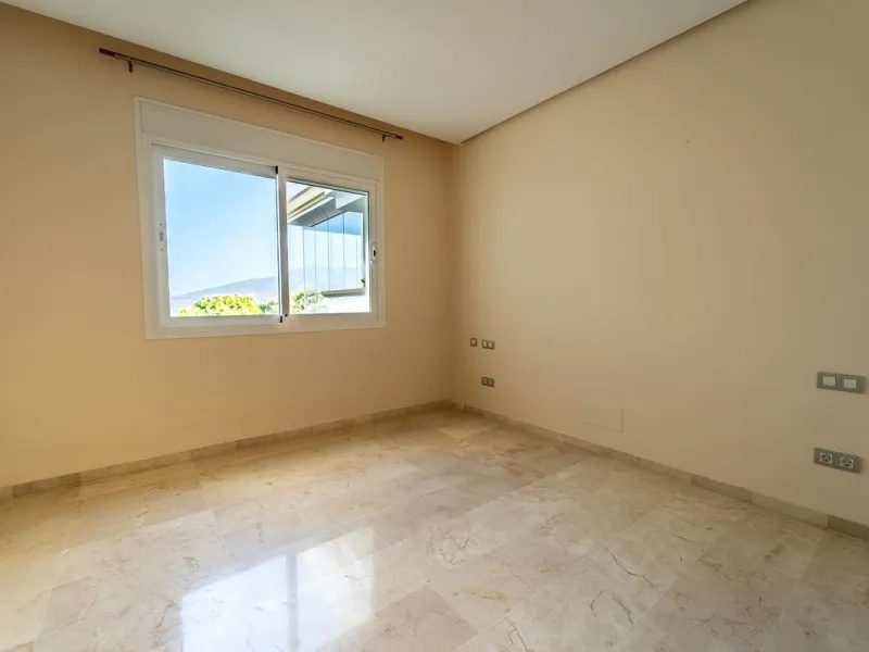 Discover this stunning and exceptionally spacious 3-bedroom, 3-bathroom apartment located in the sought-after area of La Cala Golf. Boasting an elegant and bright living area, the property opens up to a generous terrace with breathtaking views over the Eu