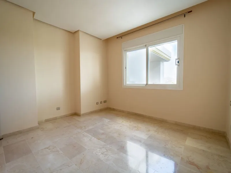 Discover this stunning and exceptionally spacious 3-bedroom, 3-bathroom apartment located in the sought-after area of La Cala Golf. Boasting an elegant and bright living area, the property opens up to a generous terrace with breathtaking views over the Eu