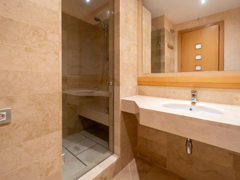 Discover this stunning and exceptionally spacious 3-bedroom, 3-bathroom apartment located in the sought-after area of La Cala Golf. Boasting an elegant and bright living area, the property opens up to a generous terrace with breathtaking views over the Eu