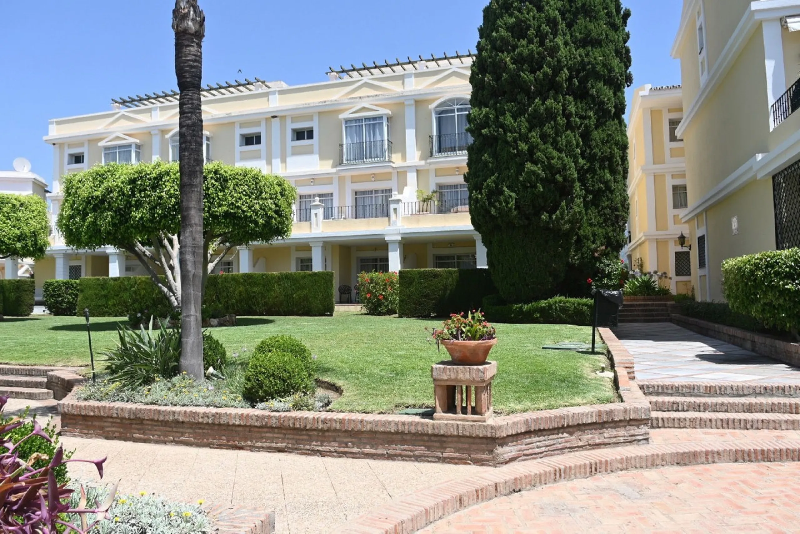 Apartment - Ground Floor Apartment в продаже в Marbella, Málaga. В доме 2 спален и 2 ванных комнат. Площадь дома 96 м²