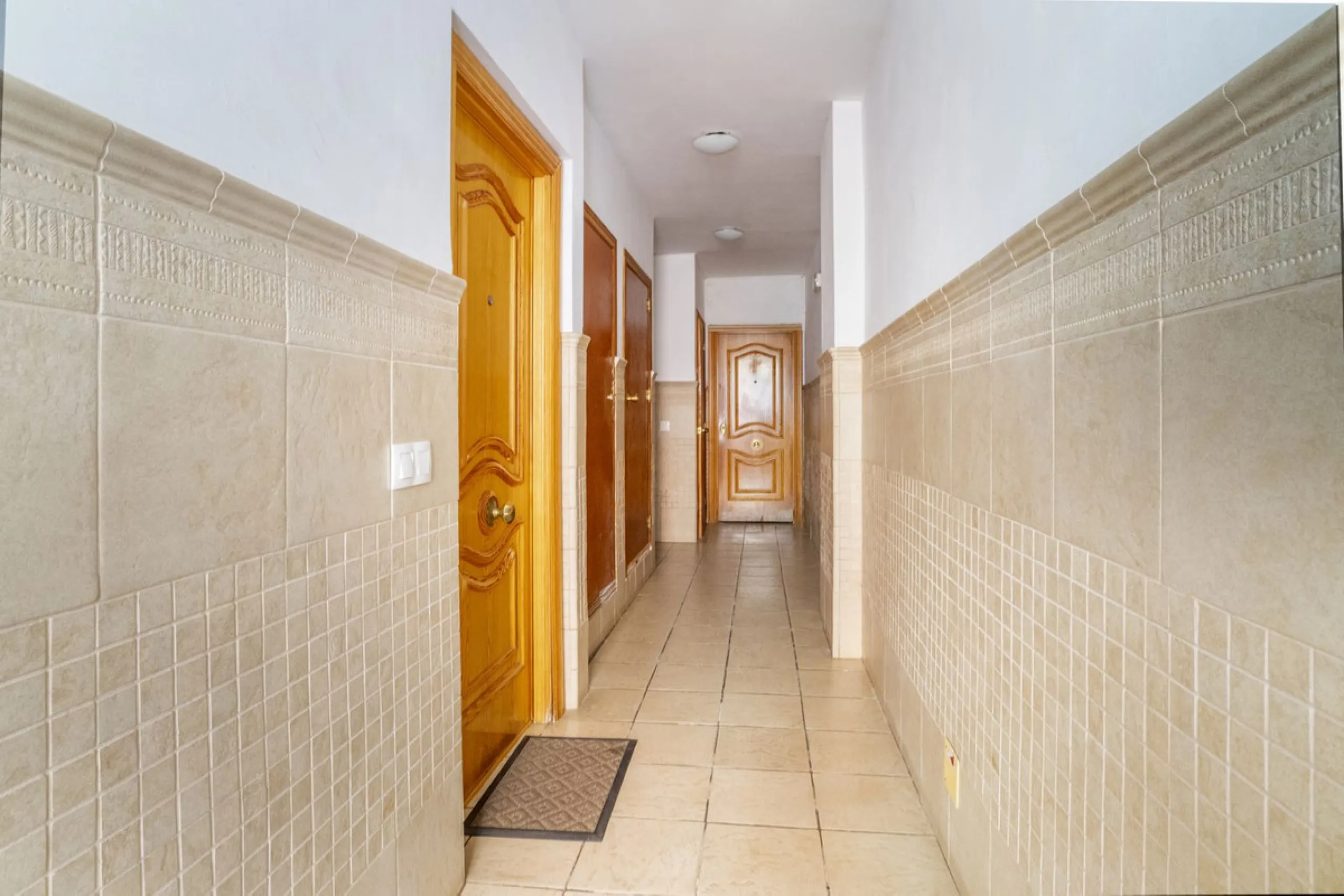House - Semi-Detached House в продаже в Fuengirola, Málaga. В доме 6 спален и 5 ванных комнат. Площадь дома 276 м²