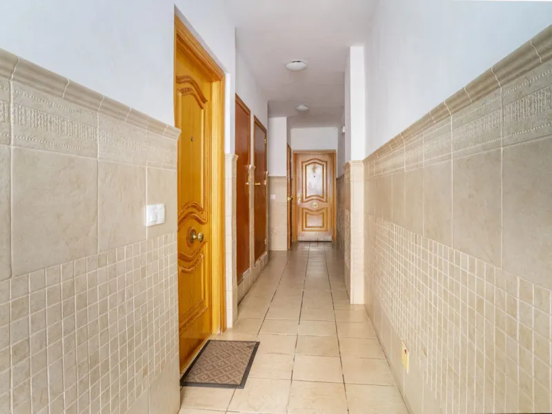 House - Semi-Detached House в продаже в Fuengirola, Málaga. В доме 6 спален и 5 ванных комнат. Площадь дома 276 м²