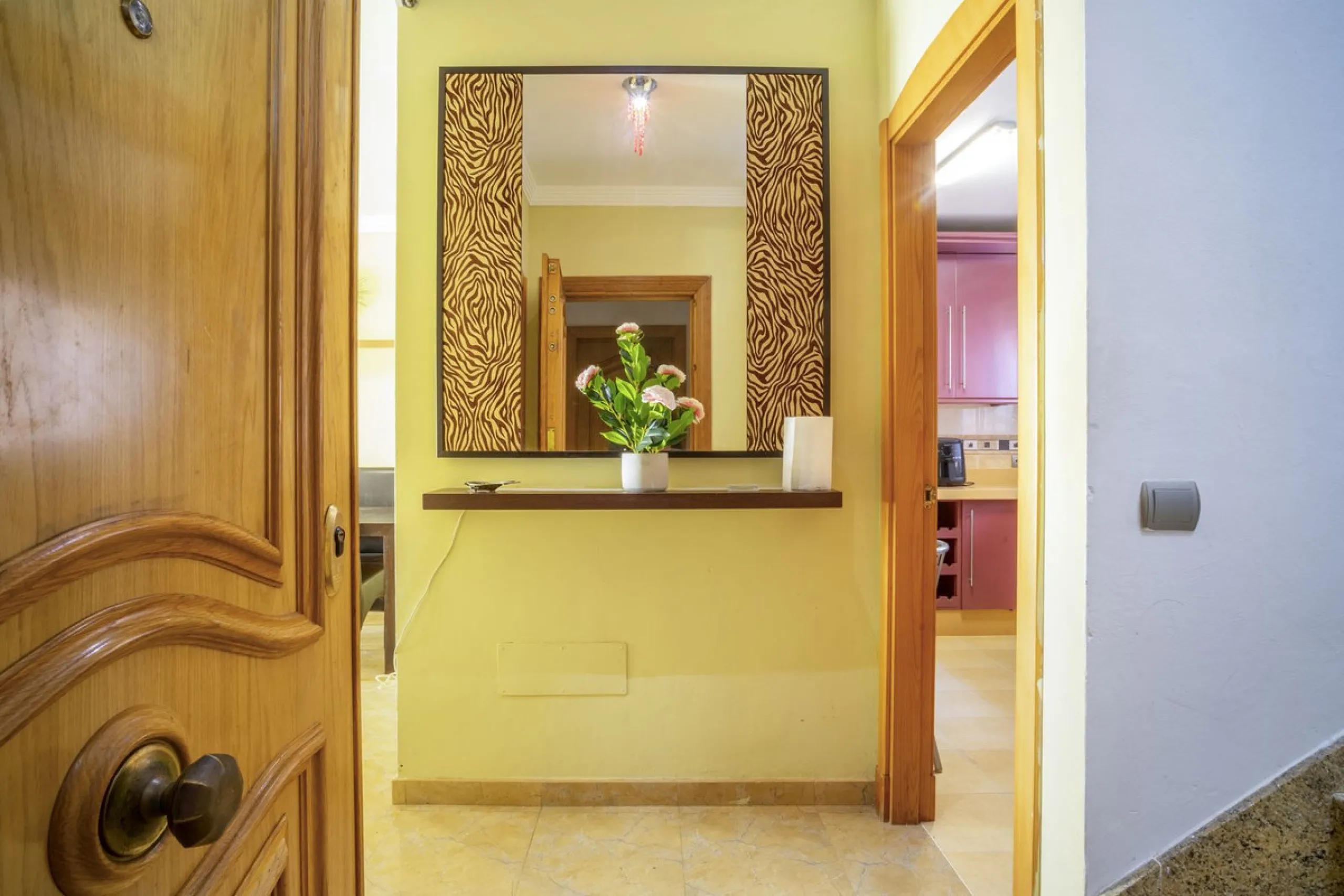 House - Semi-Detached House в продаже в Fuengirola, Málaga. В доме 6 спален и 5 ванных комнат. Площадь дома 276 м²
