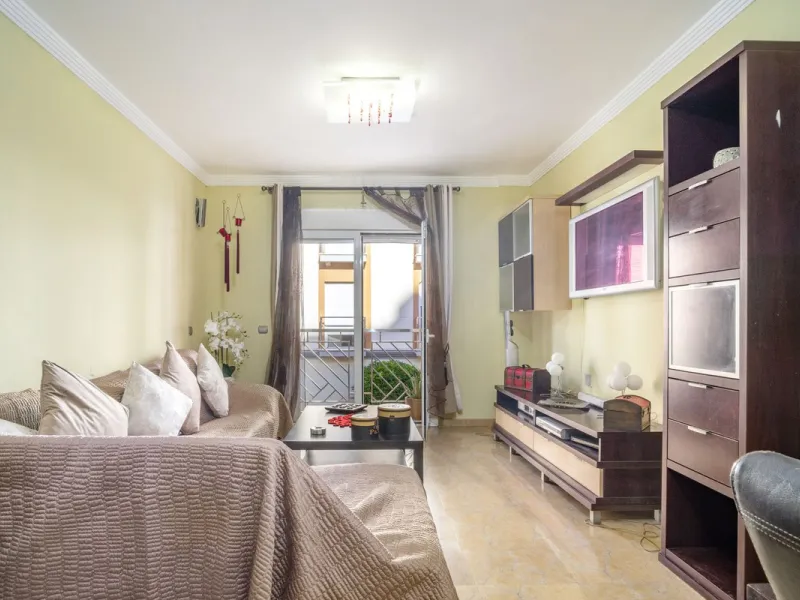 House - Semi-Detached House в продаже в Fuengirola, Málaga. В доме 6 спален и 5 ванных комнат. Площадь дома 276 м²