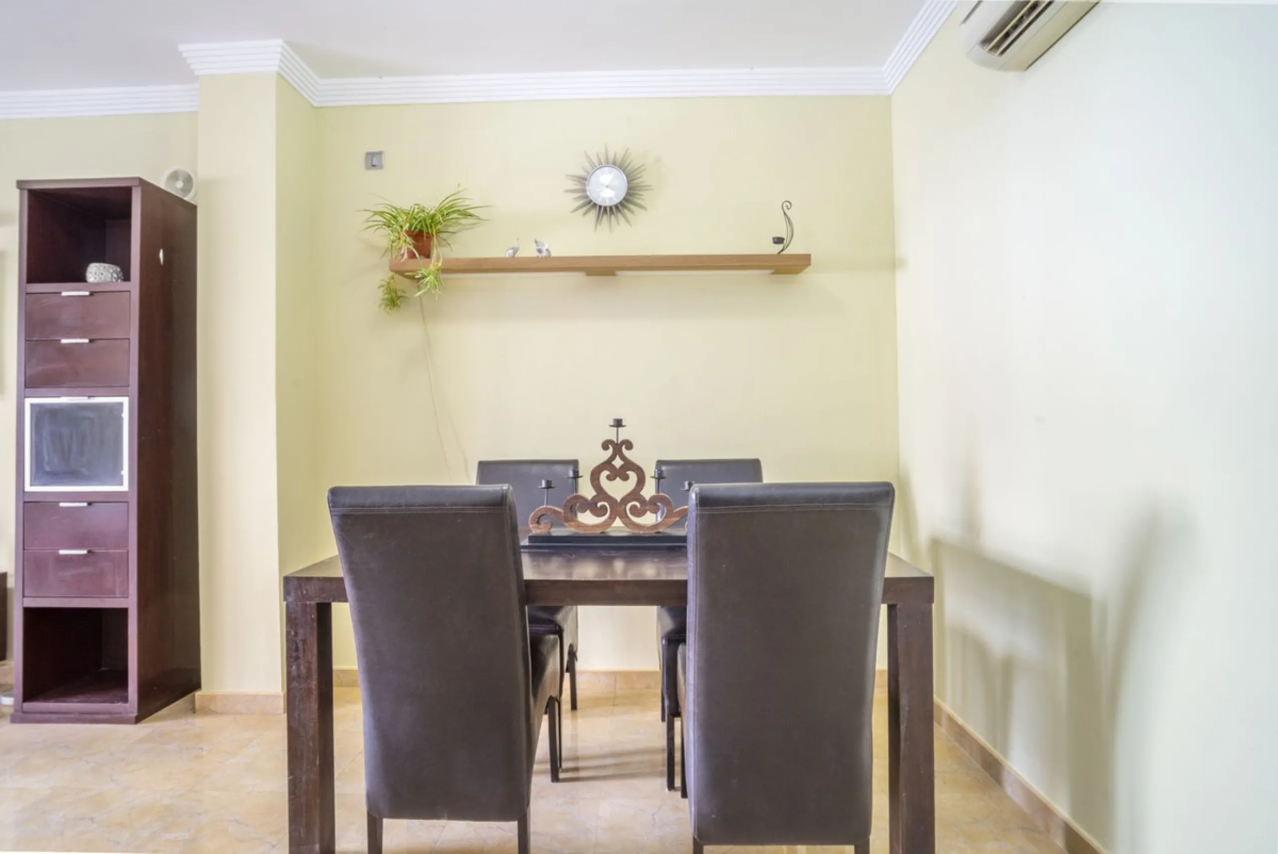 House - Semi-Detached House в продаже в Fuengirola, Málaga. В доме 6 спален и 5 ванных комнат. Площадь дома 276 м²