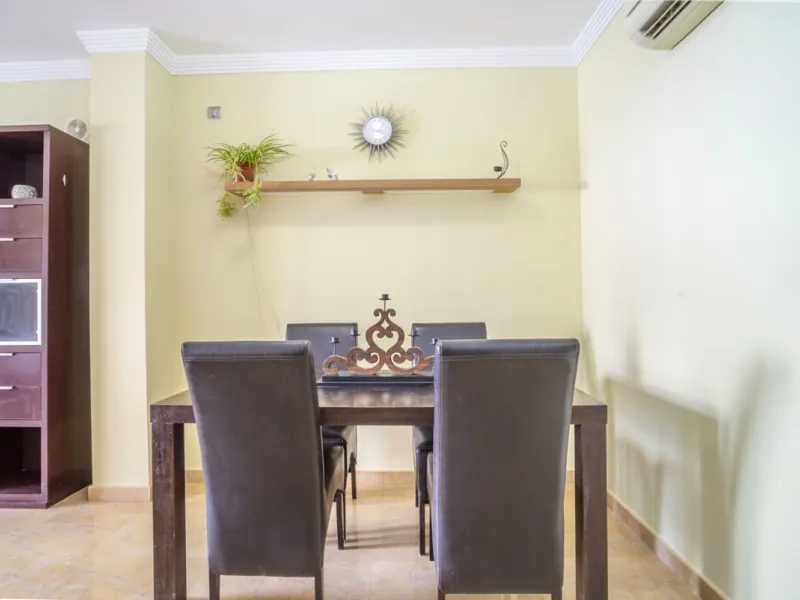 House - Semi-Detached House в продаже в Fuengirola, Málaga. В доме 6 спален и 5 ванных комнат. Площадь дома 276 м²