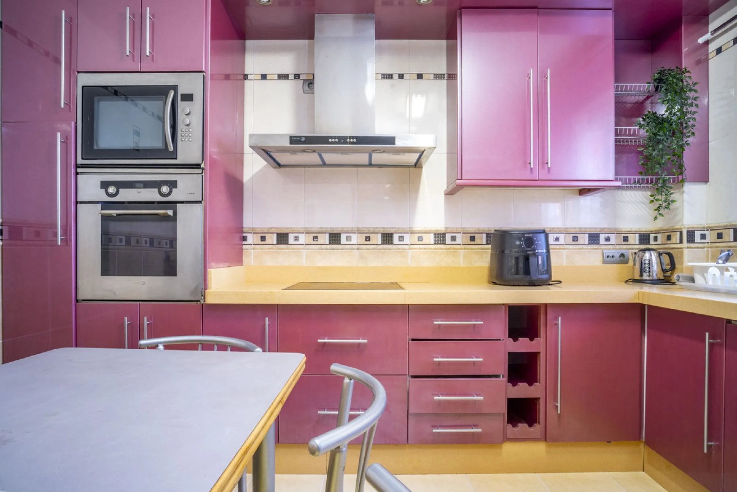 House - Semi-Detached House в продаже в Fuengirola, Málaga. В доме 6 спален и 5 ванных комнат. Площадь дома 276 м²