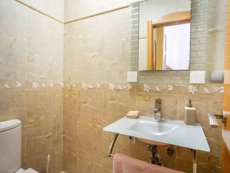 House - Semi-Detached House в продаже в Fuengirola, Málaga. В доме 6 спален и 5 ванных комнат. Площадь дома 276 м²