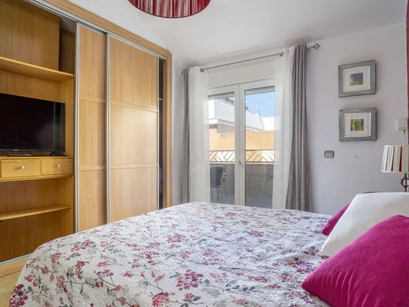House - Semi-Detached House в продаже в Fuengirola, Málaga. В доме 6 спален и 5 ванных комнат. Площадь дома 276 м²
