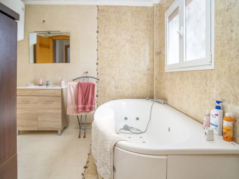 House - Semi-Detached House в продаже в Fuengirola, Málaga. В доме 6 спален и 5 ванных комнат. Площадь дома 276 м²