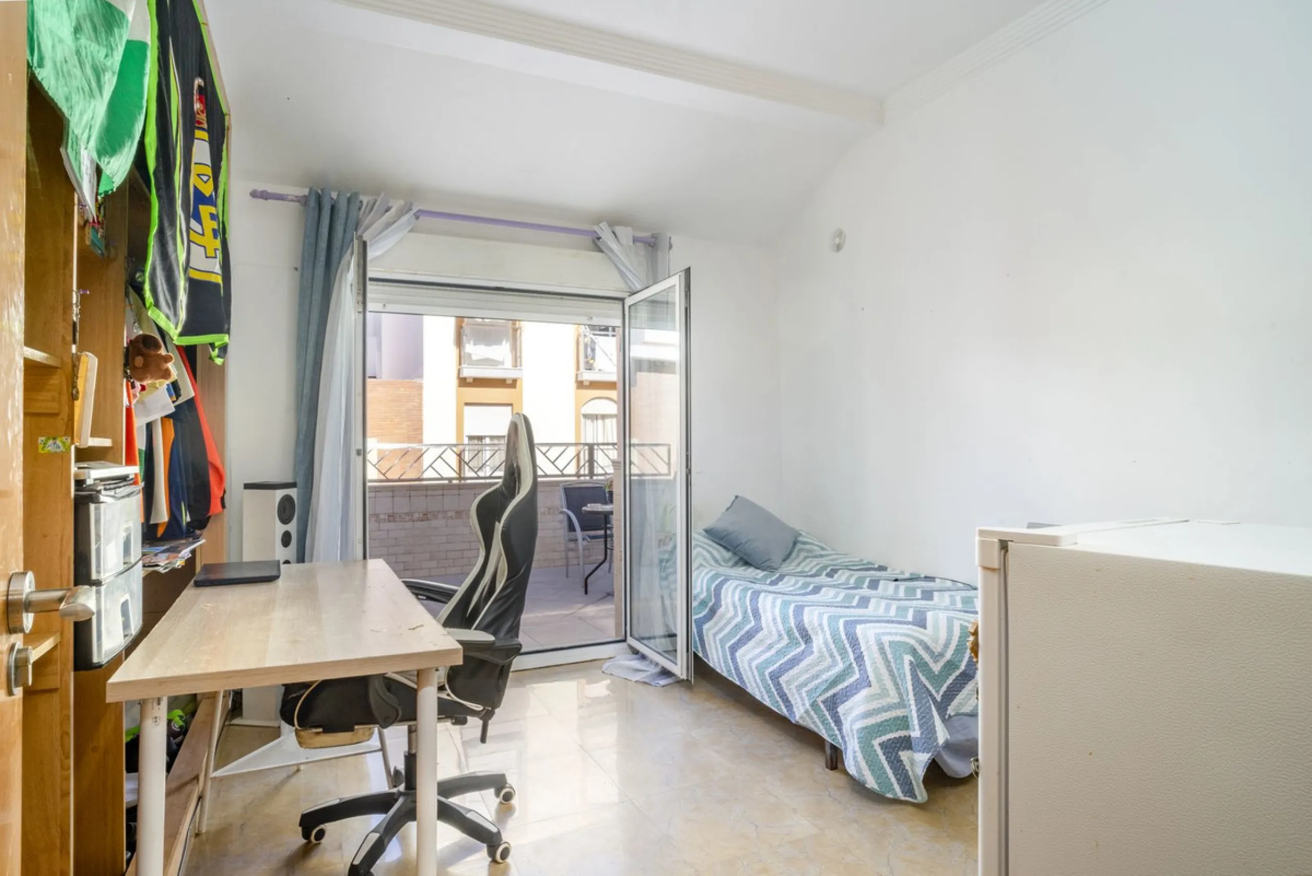 House - Semi-Detached House в продаже в Fuengirola, Málaga. В доме 6 спален и 5 ванных комнат. Площадь дома 276 м²