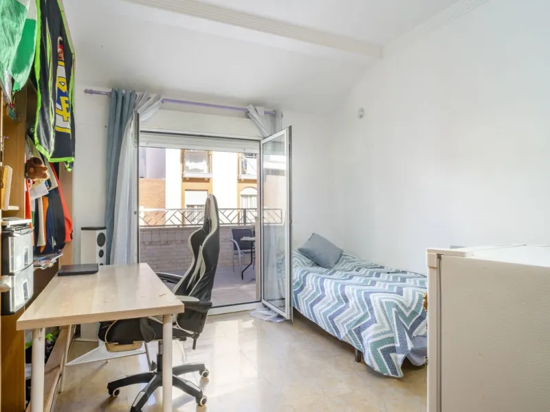 House - Semi-Detached House в продаже в Fuengirola, Málaga. В доме 6 спален и 5 ванных комнат. Площадь дома 276 м²