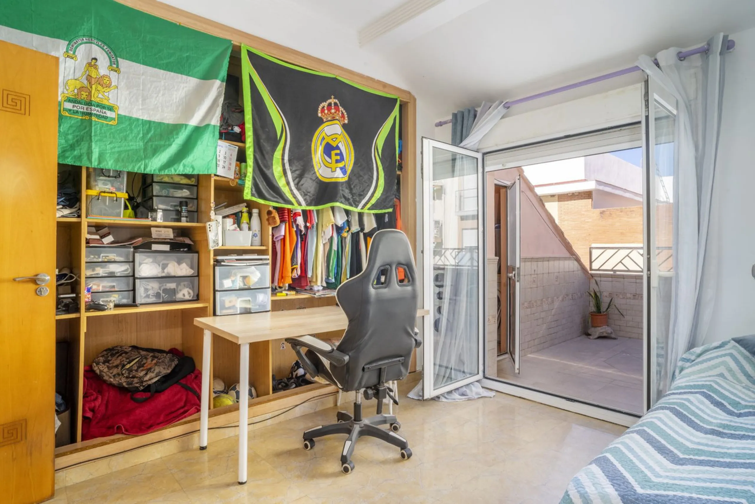House - Semi-Detached House в продаже в Fuengirola, Málaga. В доме 6 спален и 5 ванных комнат. Площадь дома 276 м²