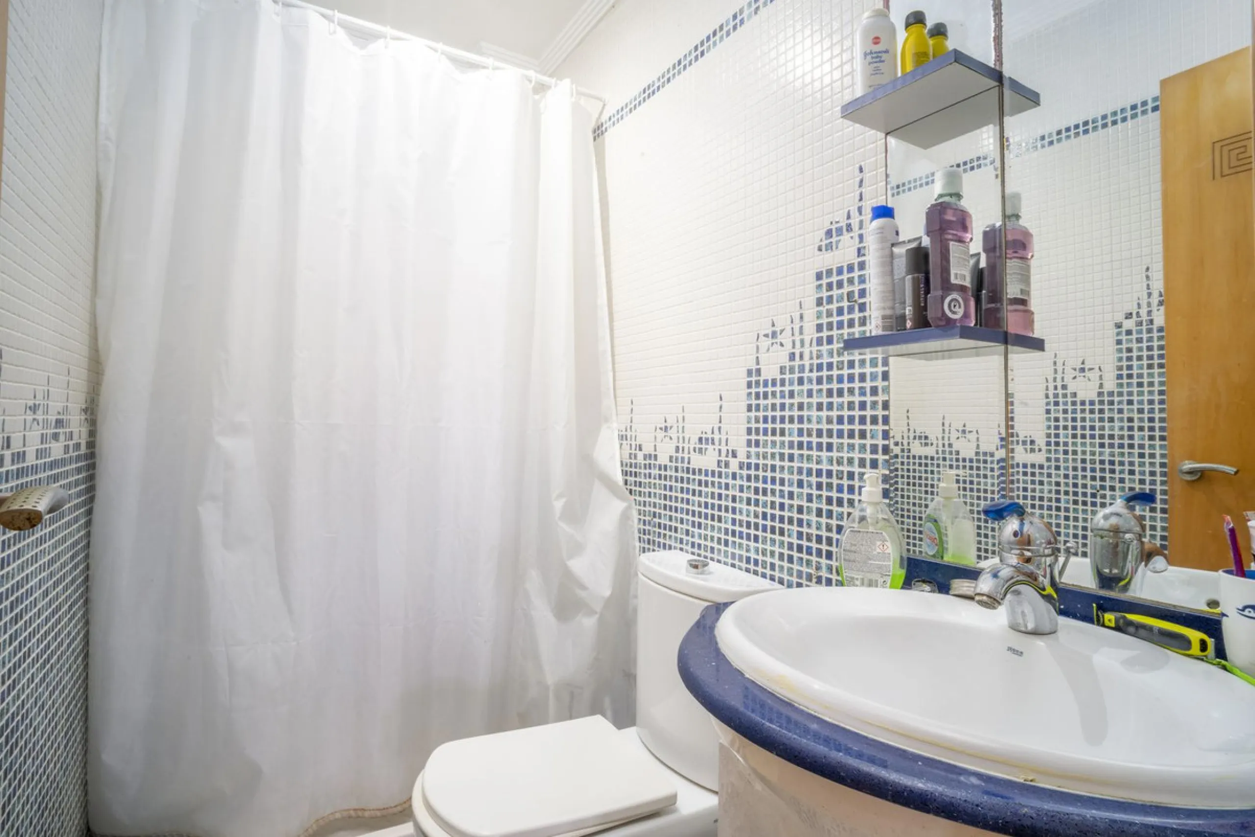 House - Semi-Detached House в продаже в Fuengirola, Málaga. В доме 6 спален и 5 ванных комнат. Площадь дома 276 м²
