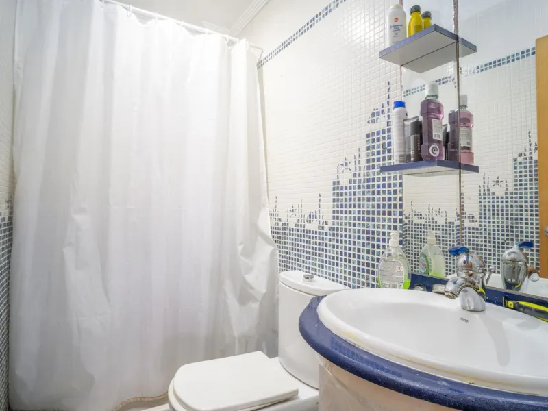 House - Semi-Detached House в продаже в Fuengirola, Málaga. В доме 6 спален и 5 ванных комнат. Площадь дома 276 м²