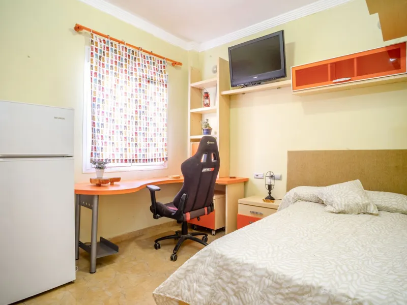 House - Semi-Detached House в продаже в Fuengirola, Málaga. В доме 6 спален и 5 ванных комнат. Площадь дома 276 м²