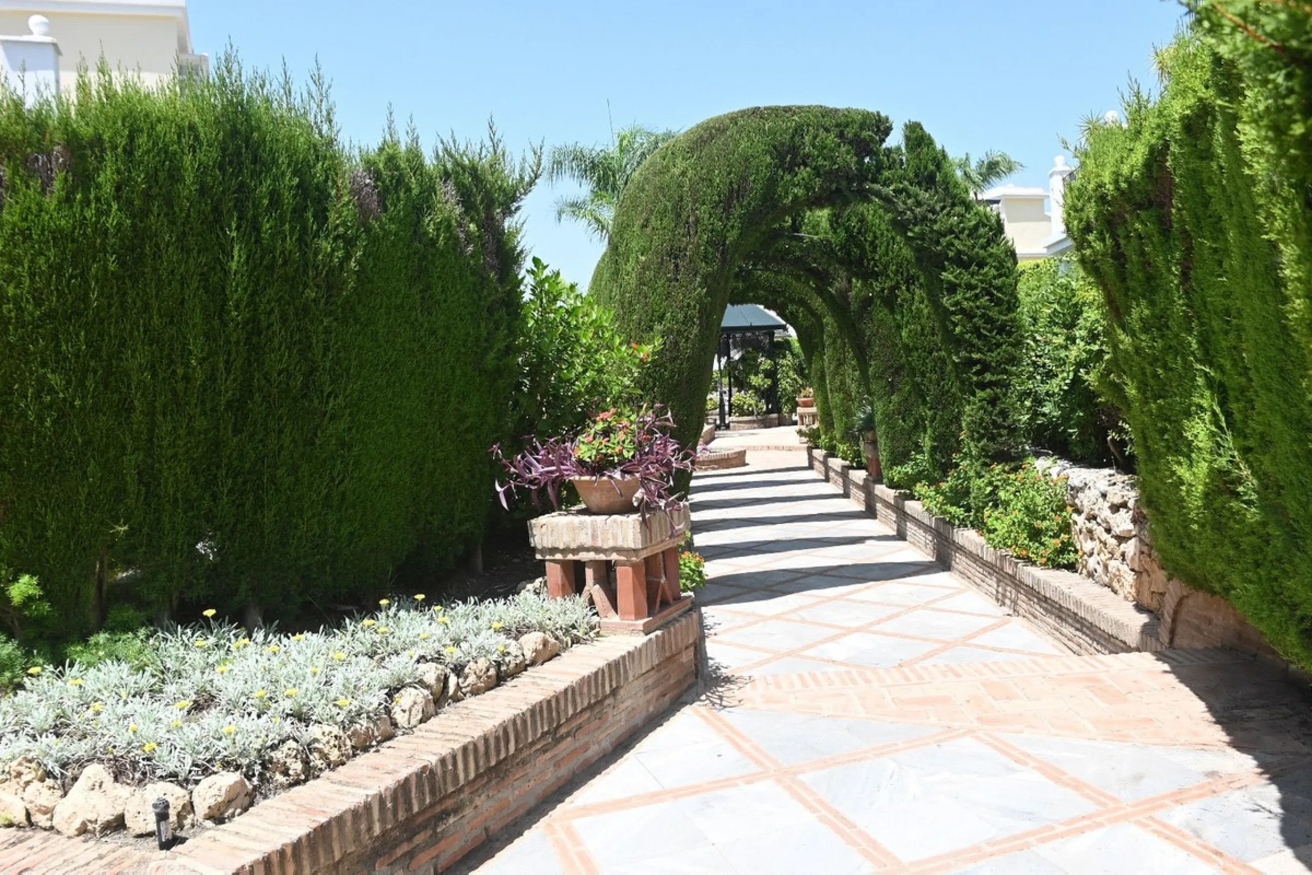 Apartment - Ground Floor Apartment в продаже в Marbella, Málaga. В доме 2 спален и 2 ванных комнат. Площадь дома 96 м²