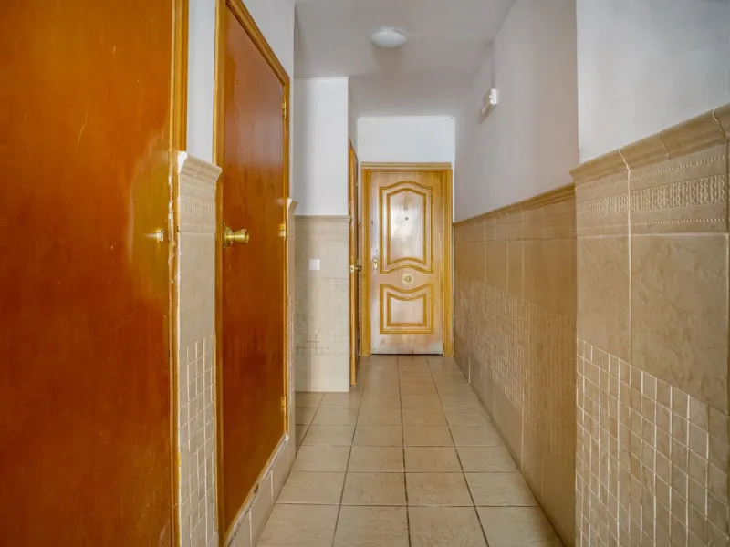 House - Semi-Detached House в продаже в Fuengirola, Málaga. В доме 6 спален и 5 ванных комнат. Площадь дома 276 м²