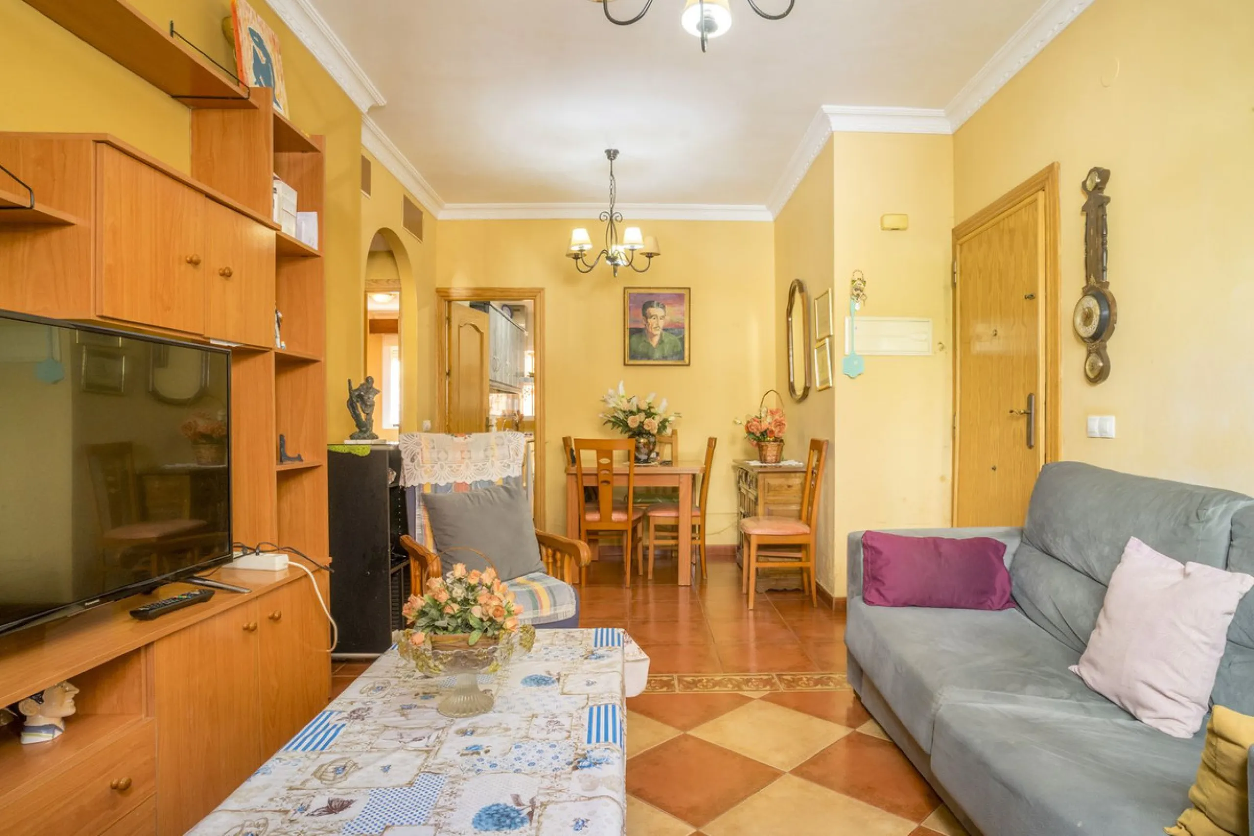 House - Semi-Detached House в продаже в Fuengirola, Málaga. В доме 6 спален и 5 ванных комнат. Площадь дома 276 м²