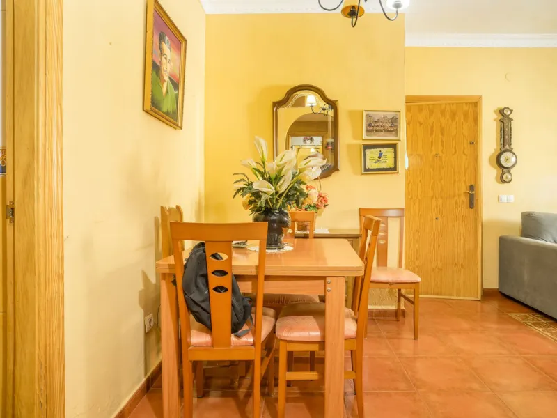 House - Semi-Detached House в продаже в Fuengirola, Málaga. В доме 6 спален и 5 ванных комнат. Площадь дома 276 м²