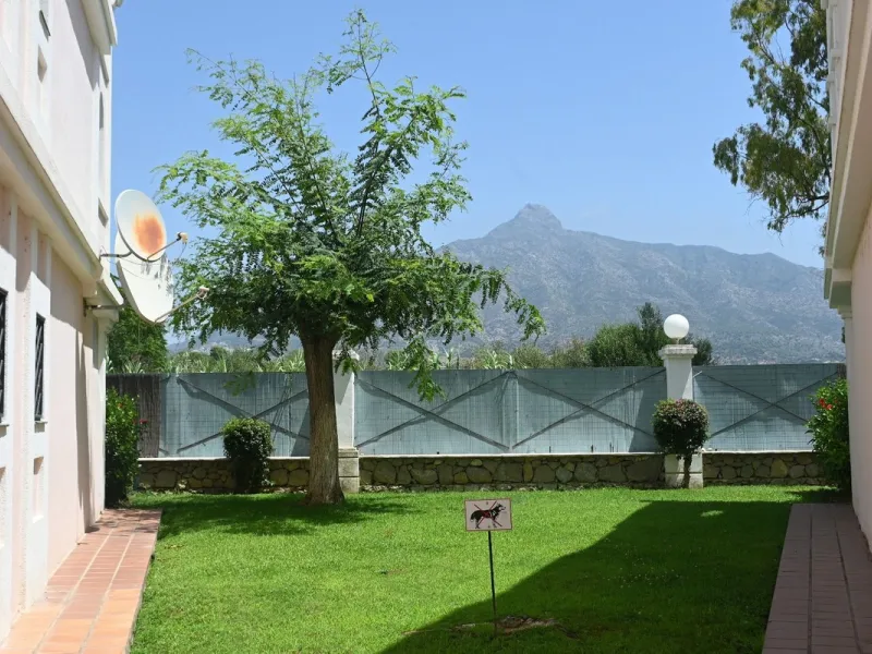 Apartment - Ground Floor Apartment в продаже в Marbella, Málaga. В доме 2 спален и 2 ванных комнат. Площадь дома 96 м²