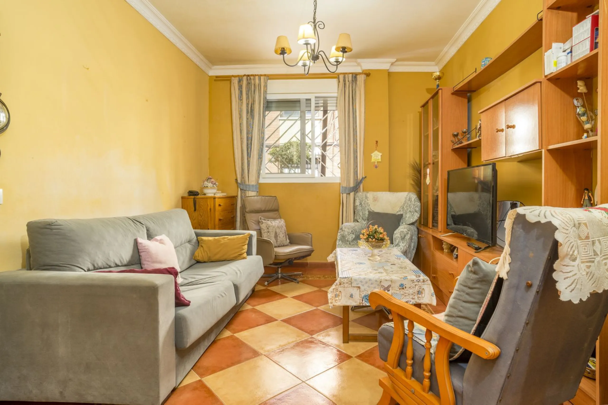 House - Semi-Detached House в продаже в Fuengirola, Málaga. В доме 6 спален и 5 ванных комнат. Площадь дома 276 м²