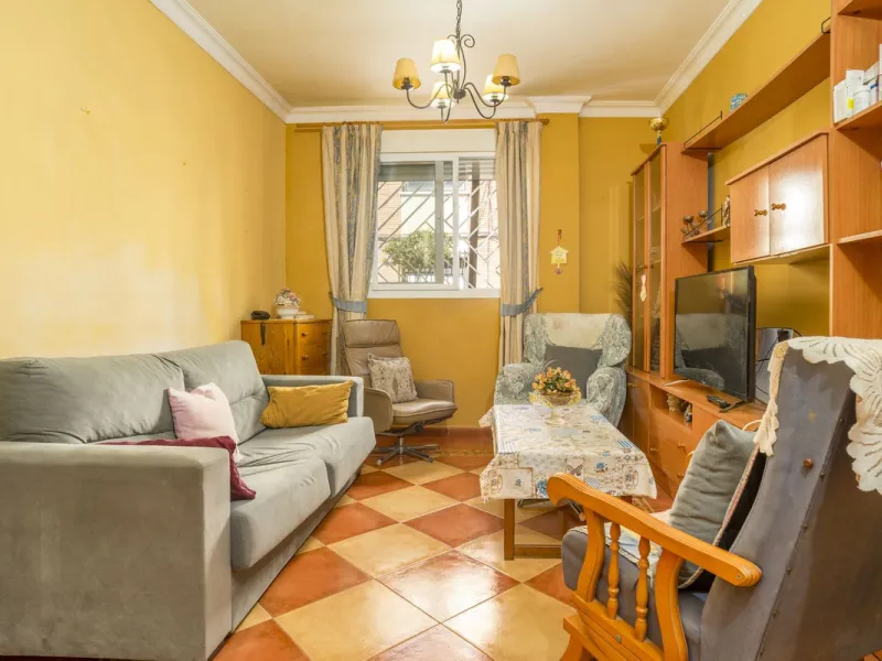 House - Semi-Detached House в продаже в Fuengirola, Málaga. В доме 6 спален и 5 ванных комнат. Площадь дома 276 м²