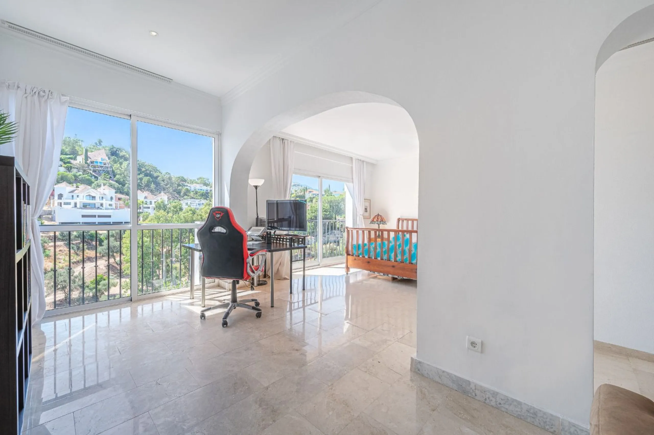 La Quinta Hills, Benahavís – Spacious West-Facing Townhouse