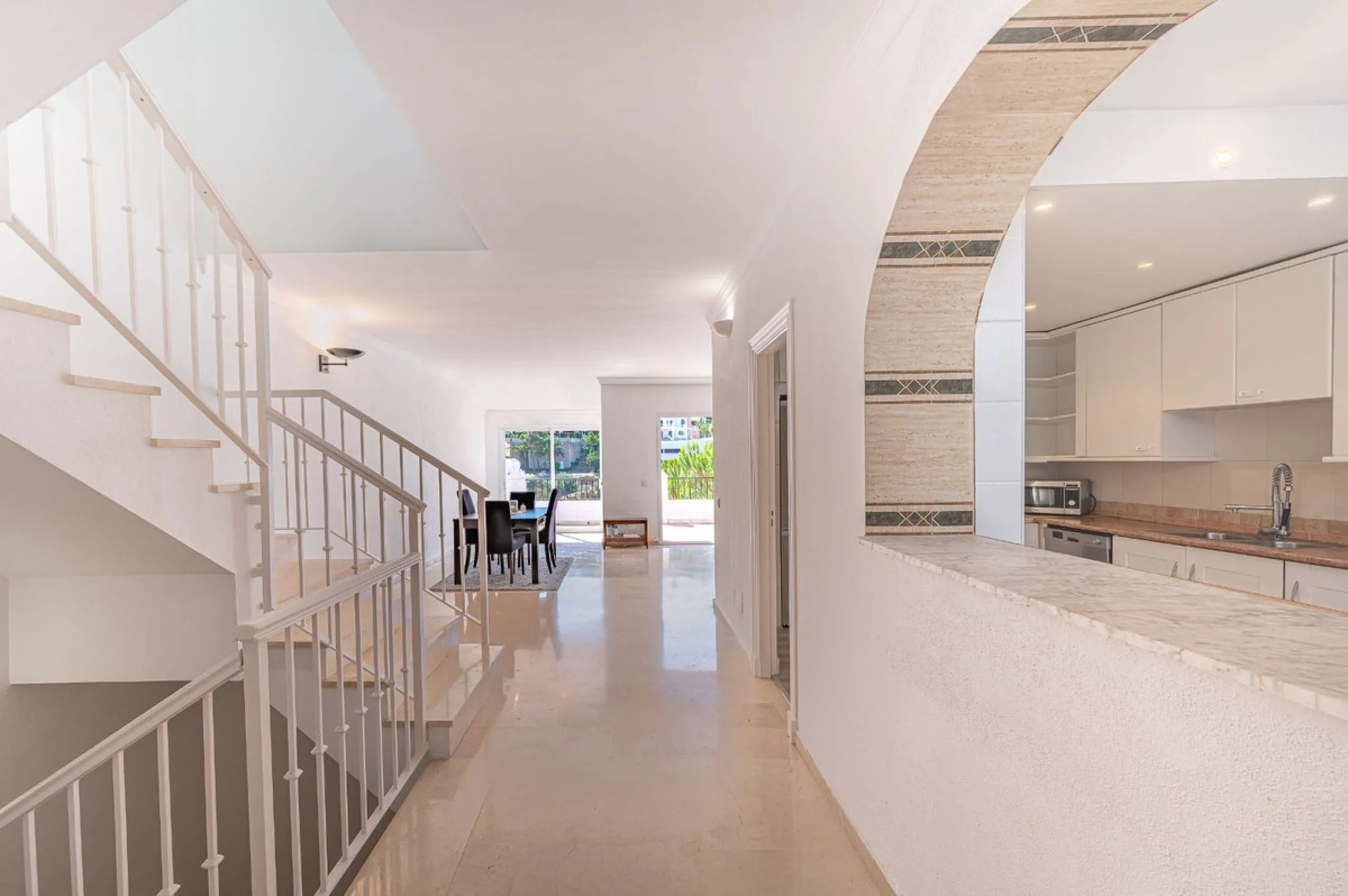 La Quinta Hills, Benahavís – Spacious West-Facing Townhouse